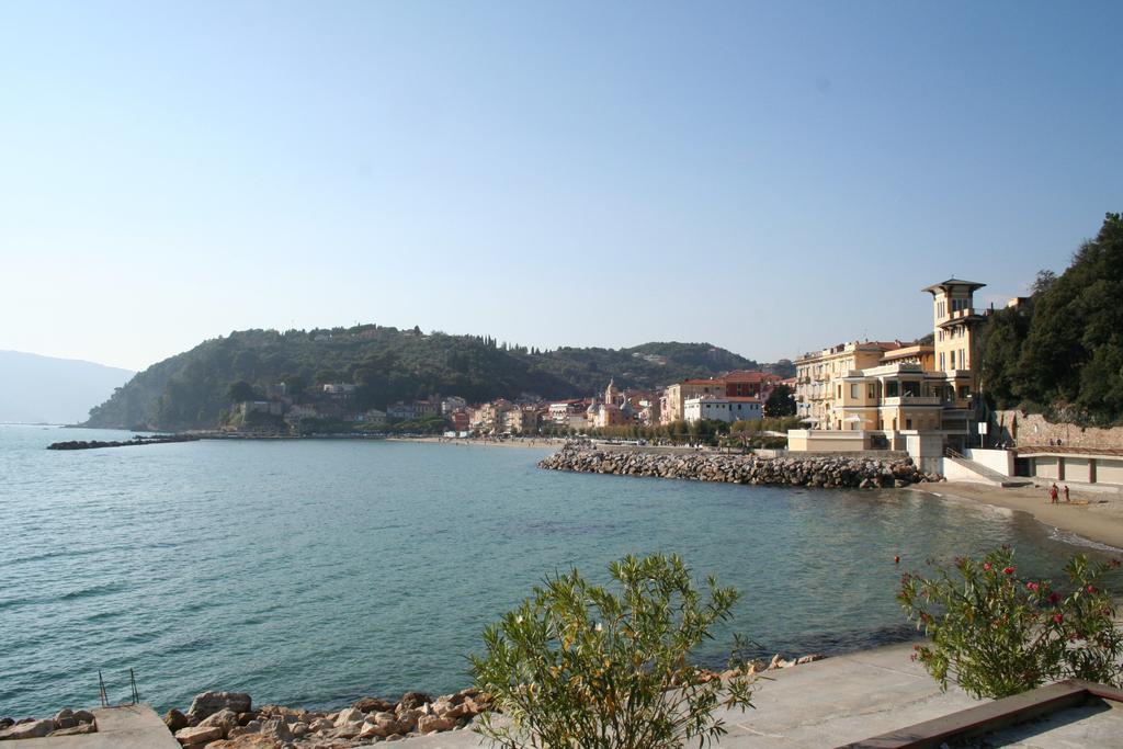 Casa Flora Villa San Terenzo Szoba fotó