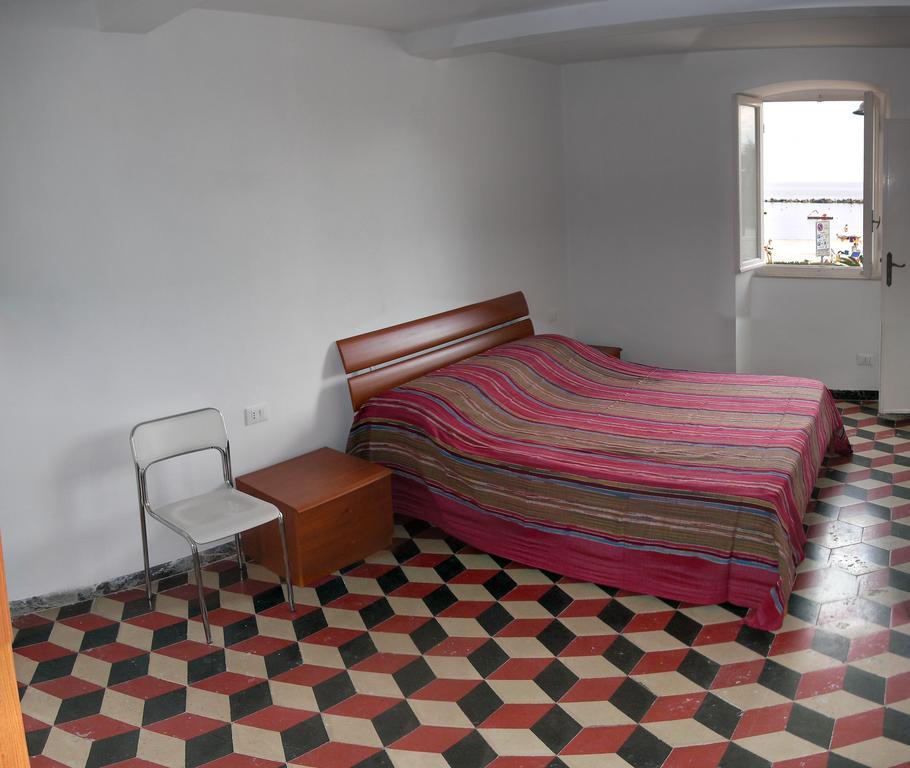Casa Flora Villa San Terenzo Szoba fotó